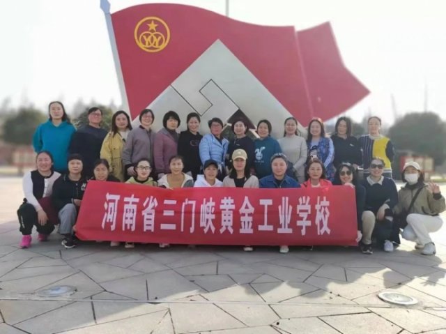 我校组织开展“三八”节趣味踏青活动 