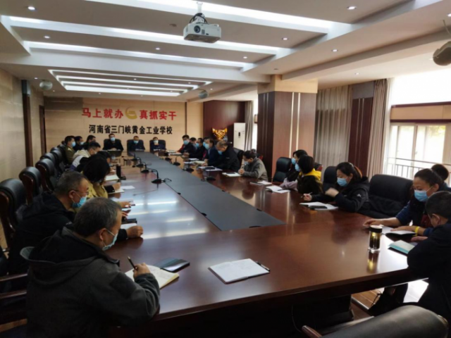 重视师资培养，提高教培质量 