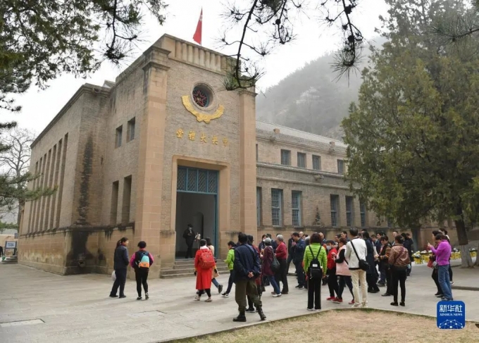 写在,学习贯彻,习,近,平,新时代,中国特色, . 学思想  强党性  重实践  建新功