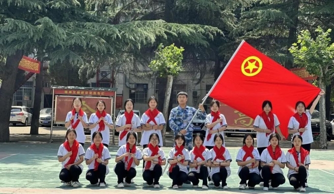 五月,团旗,飘扬,我们,是,五月,的,花海,用, . 五月，团旗飘扬