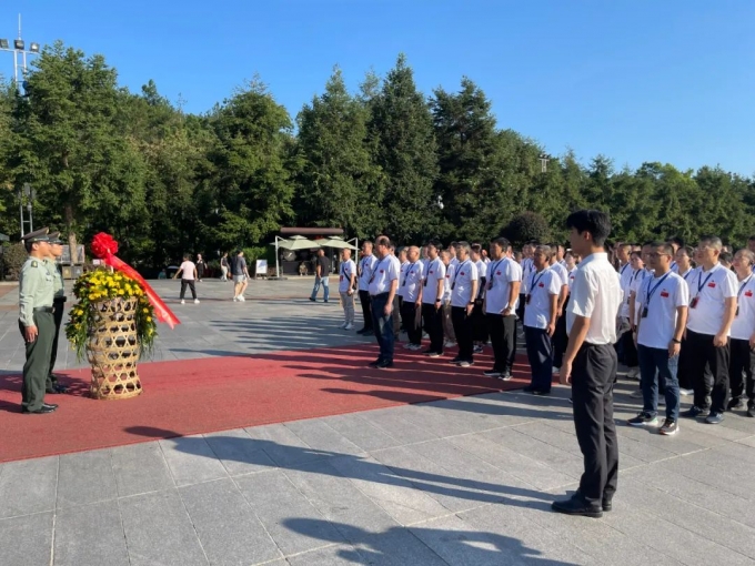 赓续,红色,基因,传承,奋斗,精神,为,全面, . 赓续红色基因 传承奋斗精神