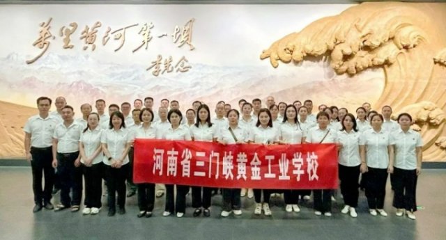 我校举行庆祝建党104周年暨“两优一先”表彰大会