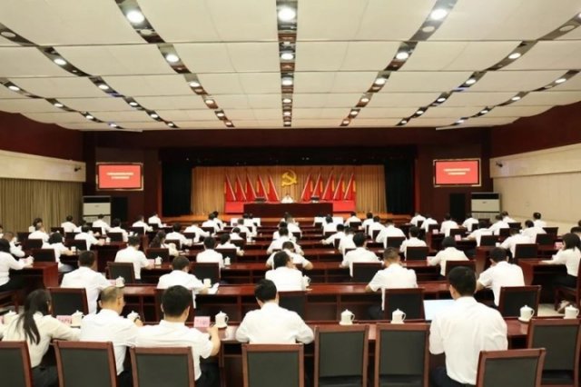 集团要闻 | 周洲就深入贯彻中央八项规定精神讲授党课