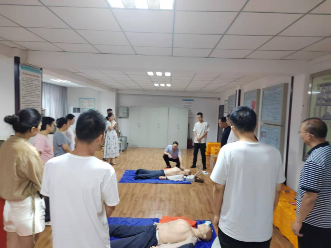 我校,开展,应急,技能培训,为,进一步,加强, . 我校开展应急技能培训