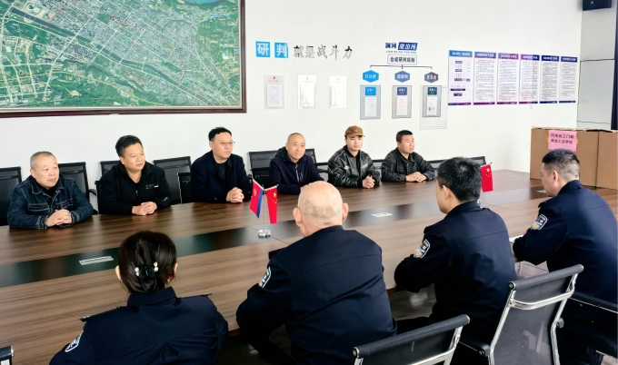 警民,携手,献,爱心,共建,和谐,谱,新篇,10月, . 警民携手献爱心 共建和谐谱新篇