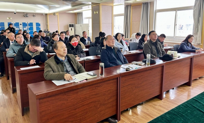 我校,召开,2025,年度,中层,干部,及,助理,述职, . 我校召开2025年度中层干部及助理 述职述廉会议