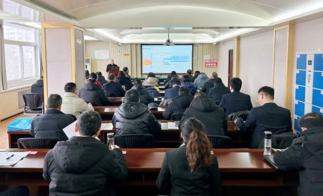 我校召开2025年度中层干部及助理 述职述廉会议