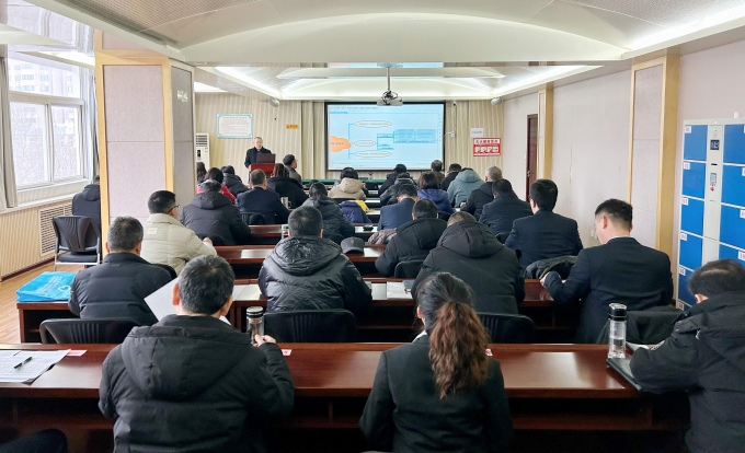 我校,召开,2025,年度,中层,干部,及,助理,述职, . 我校召开2025年度中层干部及助理 述职述廉会议