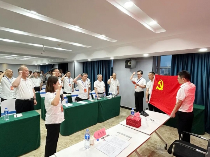 传承,红旗,渠,精神,践行,正确,政绩观,—,我校, . 传承红旗渠精神 践行正确政绩观—我校开展红色教育培训暨庆祝建党105周年“两优一先”表彰活动